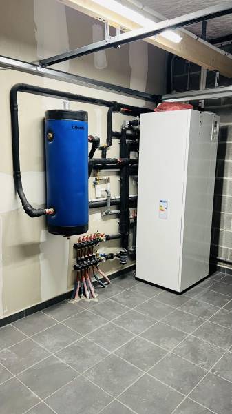 Pose d'un plancher chauffant et radiateurs ventilo convecteur à l'étage avec PAC près du Tréport 76