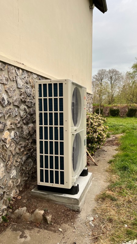 Installer une pompe à chaleur dans une maison ancienne pour particuliers proche de Criel sur Mer 76